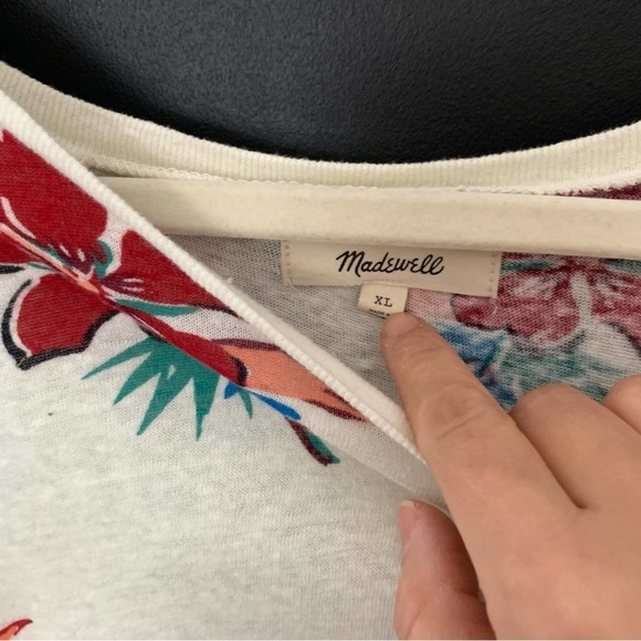 Madewell Knot Front Tee in Hawaiian Hideaway. Size XL - Picture 8 of 10